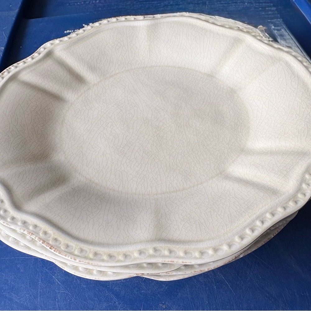 Pier1 Melamine Dinner Plates Set of 4.  Off white, scalloped and crackled edges.